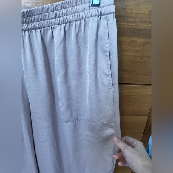 Barefoot Dreams Washed Satin Wide Leg Pant - Size Medium - - Picture 6 of 7